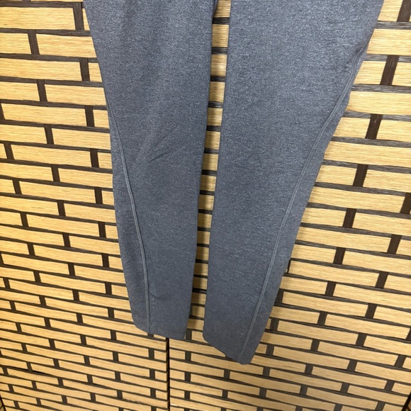 Lululemon Gray Leggings Size 6 - Picture 5 of 9